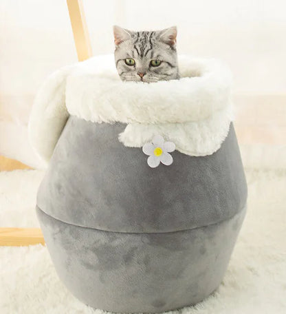 Pets Australia™ Thick Winter Cat House – Enclosed Warm Cat Sleeping Bag